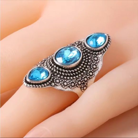 Silver and Turquoise Triple Gemstone Ring - Picture 4 of 4